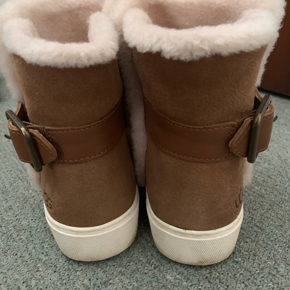 Lightly worn winter shoe